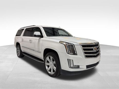 Used 2017 Cadillac Escalade ESV Luxury image 3