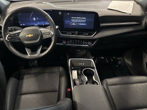 Used 2025 Chevrolet Equinox LT w/ Convenience Package II image 9