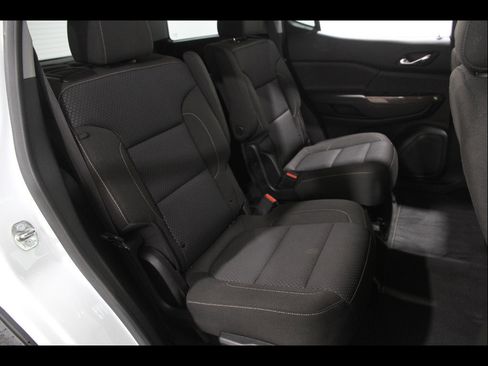 Used 2023 GMC Acadia SLE FWD image 17