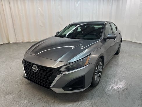 Used 2023 Nissan Altima 2.5 SV image 1