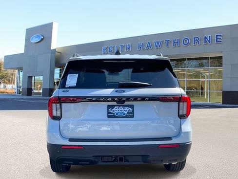 New 2026 Ford Explorer Active RWD image 5