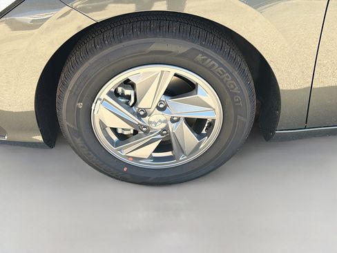 New 2026 Hyundai Elantra SE FWD image 13