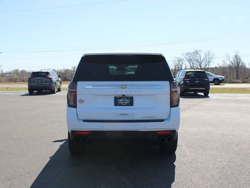 Used 2023 Chevrolet Suburban Premier image 8