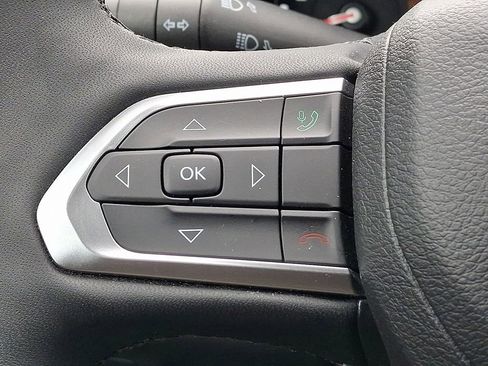 Used 2023 Jeep Compass Latitude image 24