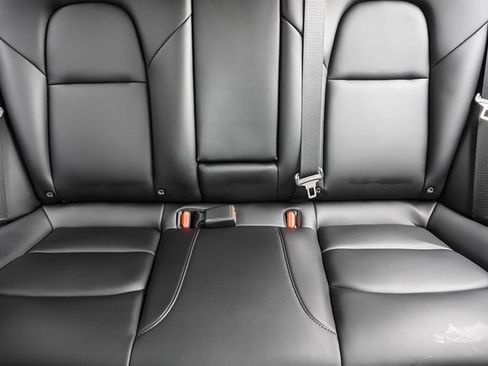 Used 2022 Tesla Model 3 image 17