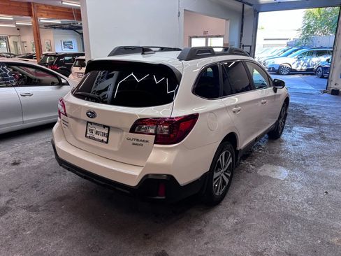 Used 2019 Subaru Outback 3.6R Limited AWD/4WD image 6