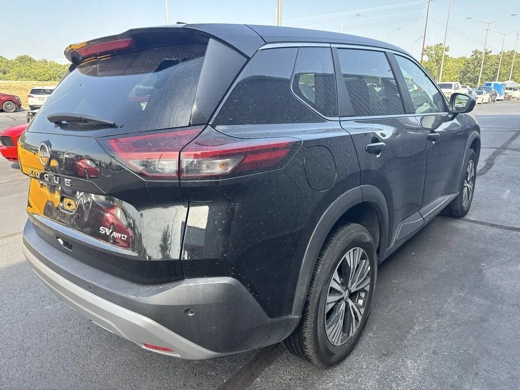 Used 2023 Nissan Rogue SV AWD/4WD image 4