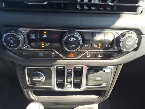 Used 2025 Jeep Wrangler Unlimited Sahara w/ Safety Group AWD/4WD image 30