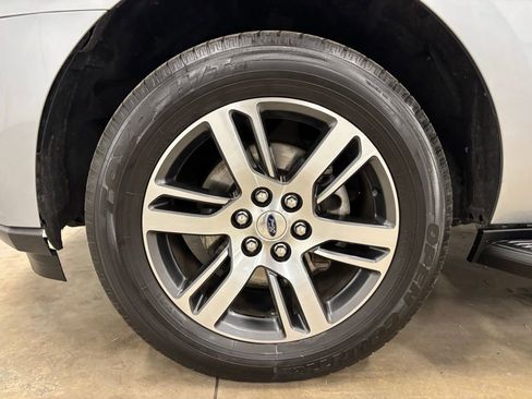 Used 2024 Ford Expedition Limited image 9