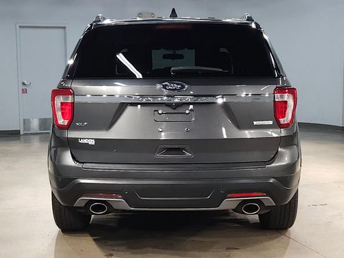 Used 2018 Ford Explorer XLT image 6