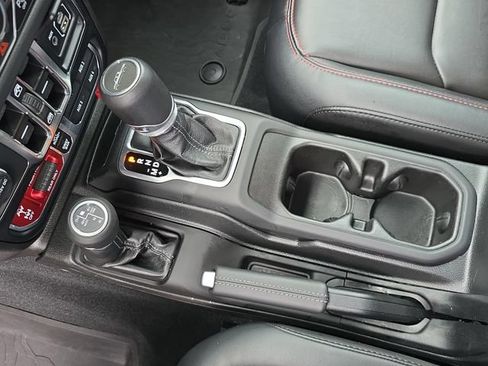 Used 2024 Jeep Gladiator Rubicon AWD/4WD image 25