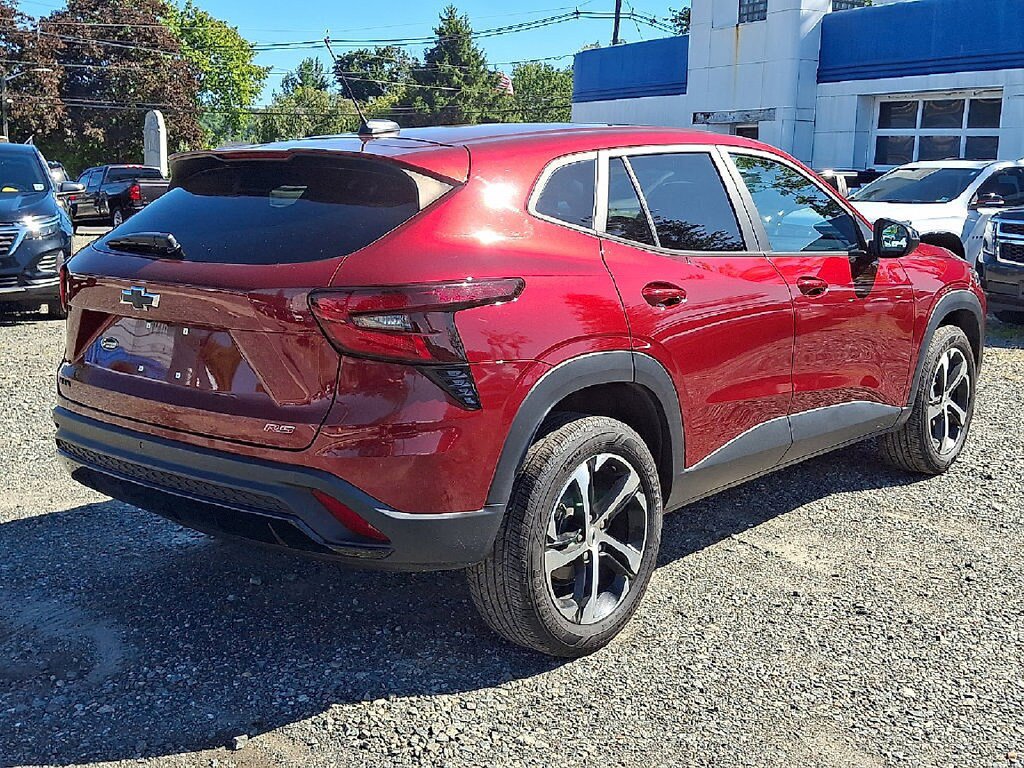 Used 2024 Chevrolet Trax RS w/ Driver Confidence Package FWD image 7