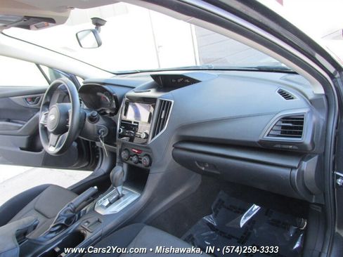 Used 2019 Subaru Crosstrek 2.0i AWD/4WD image 17