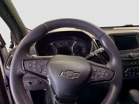 Used 2022 Chevrolet Equinox RS image 11