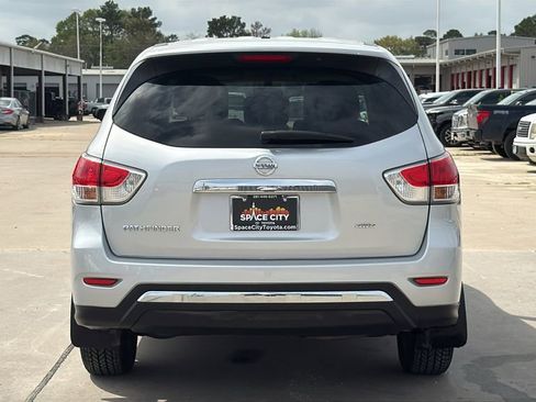 Used 2014 Nissan Pathfinder S image 4