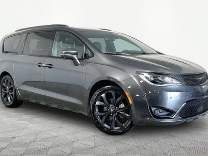 Used 2020 Chrysler Pacifica Limited w/ Advanced Safetytec Group