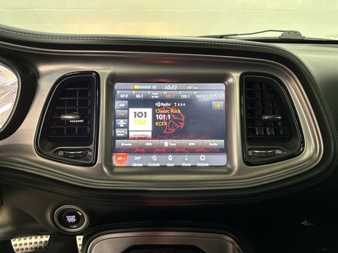 Used 2023 Dodge Challenger SXT w/ Plus Package image 23