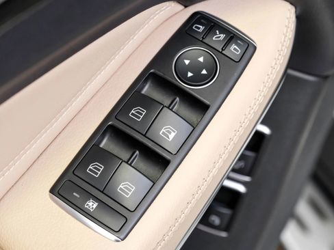 Used 2017 Mercedes-Benz GLS 550 4MATIC image 37