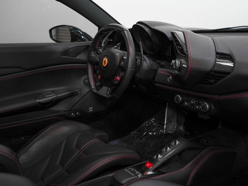 Used 2017 Ferrari 488 GTB RWD image 30