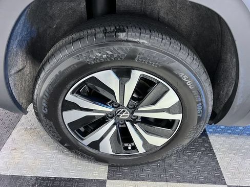 Certified 2024 Volkswagen Atlas Cross Sport SE FWD image 14