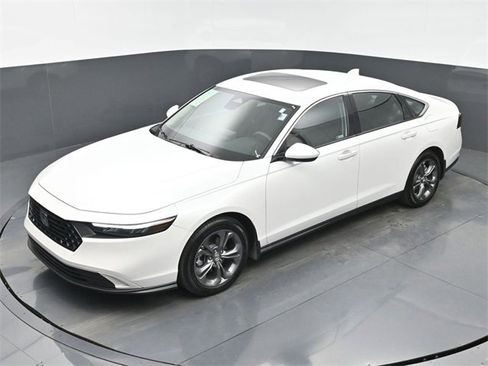 Certified 2024 Honda Accord EX image 29