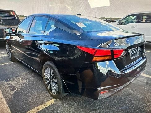 Used 2023 Nissan Altima 2.5 SV AWD/4WD image 9