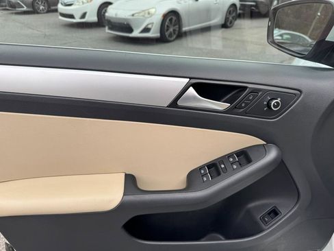 Used 2014 Volkswagen Jetta SE image 9