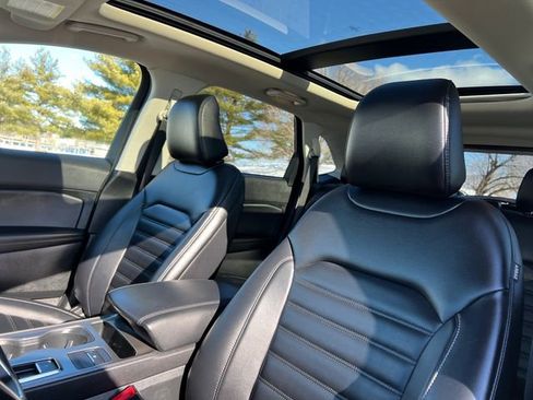 Certified 2022 Ford Edge SEL w/ Convenience Package image 17