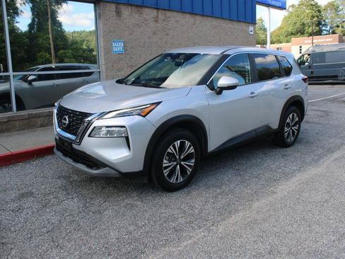 Used 2022 Nissan Rogue SV FWD image 3