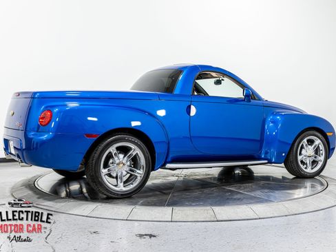 Used 2006 Chevrolet SSR w/ Preferred Equipment Group RWD image 21