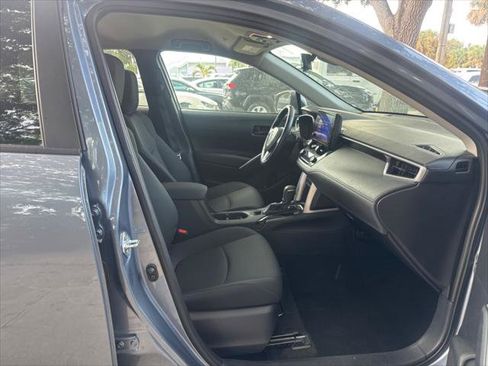 Used 2023 Toyota Corolla Cross LE FWD image 19