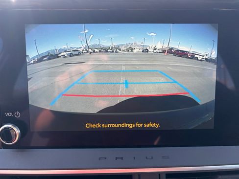Used 2025 Toyota Prius LE FWD image 21