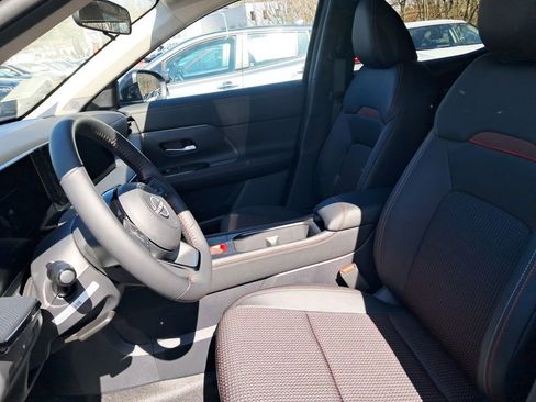 New 2025 Nissan Kicks SR image 10