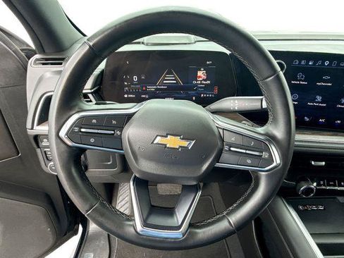 Used 2025 Chevrolet Suburban LT AWD/4WD image 11