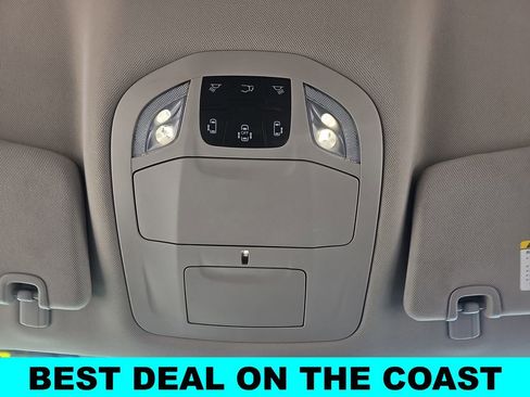 Used 2024 Chrysler Pacifica Select image 33