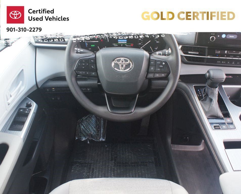 Used 2026 Toyota Sienna LE FWD image 5