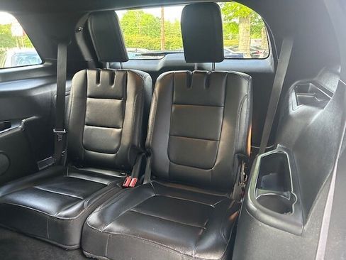 Used 2016 Ford Explorer XLT w/ Equipment Group 202A AWD/4WD image 27