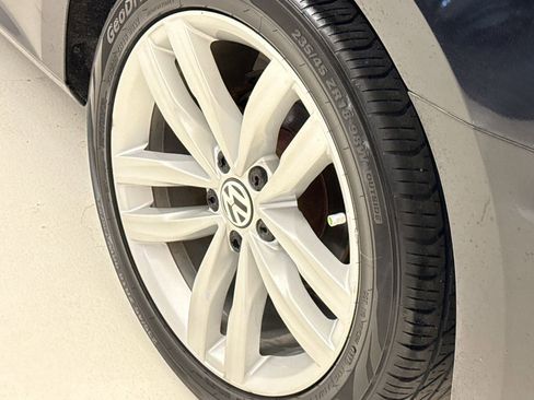 Used 2018 Volkswagen Passat 2.0T SE FWD image 11