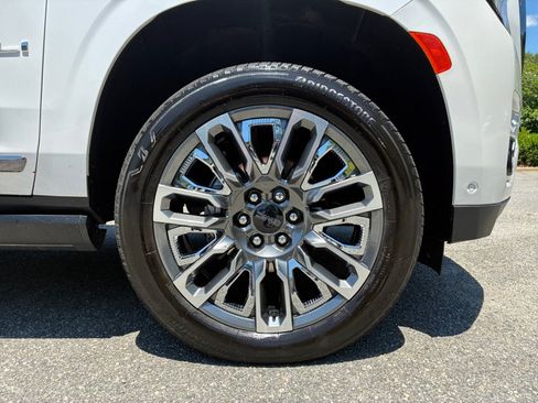 Used 2024 GMC Yukon XL Denali Ultimate AWD/4WD image 24