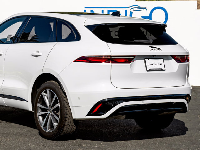 Certified 2025 Jaguar F-PACE R-Dynamic S AWD/4WD image 10