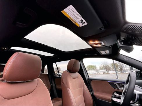 Used 2025 Mercedes-Benz GLB 250 4MATIC image 14