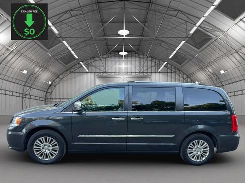 Used 2012 Chrysler Town & Country Limited w/ Luxury Group FWD image 2