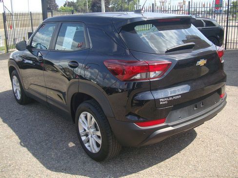 Used 2021 Chevrolet TrailBlazer LS AWD/4WD image 3