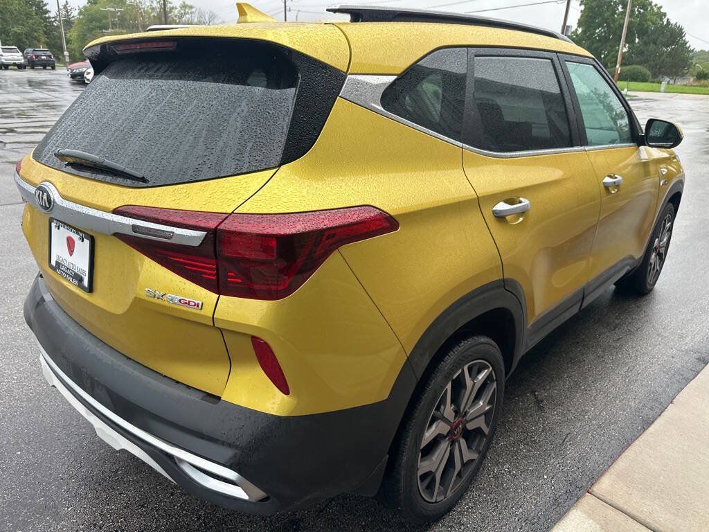 Used 2021 Kia Seltos SX w/ SX Sunroof Package AWD/4WD image 5