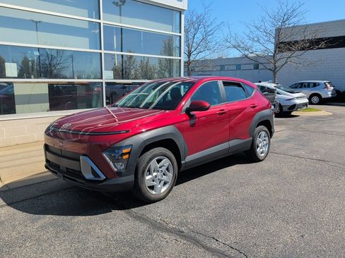 Used 2024 Hyundai Kona SE image 1