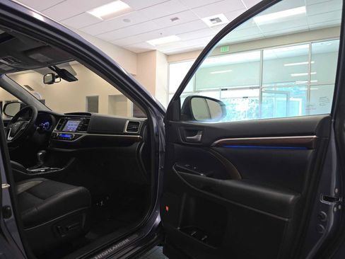 Used 2015 Toyota Highlander Limited Platinum AWD/4WD image 30