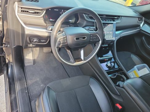 Used 2023 Jeep Grand Cherokee L Laredo AWD/4WD image 12