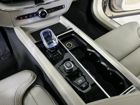 New 2026 Volvo XC60 B5 Ultra w/ Protection Package Premier image 17