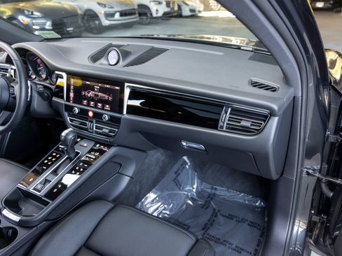 Certified 2026 Porsche Macan AWD/4WD image 64