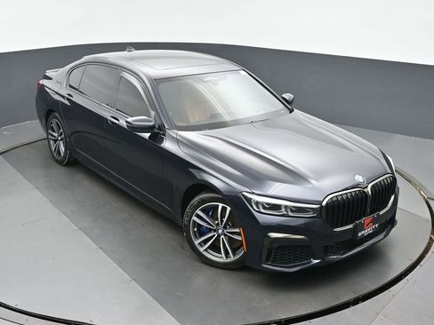 Used 2022 BMW 750i xDrive w/ Luxury Rear Seating Package image 33